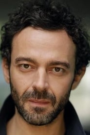Milo Twomey no elenco de Donzela