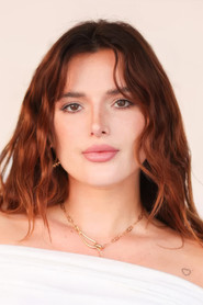 Bella Thorne no elenco de Sol da Meia-noite