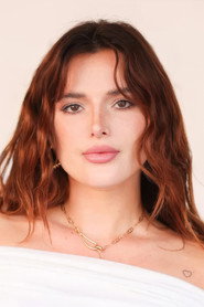 Bella Thorne no elenco de Sol da Meia-noite