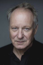 Stellan Skarsgård no elenco de Do Fundo do Mar