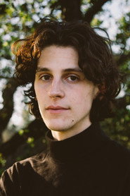 Owen Painter no elenco de Wandinha