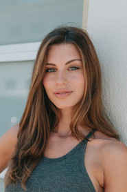 Brooke Swallow no elenco de Isolado na Pandemia