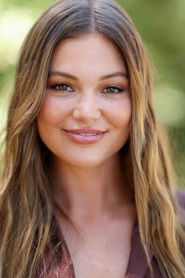 Olivia Holt no elenco de Dezesseis Facadas