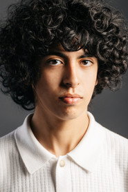 Moosa Mostafa no elenco de Wandinha