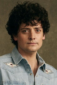 Aneurin Barnard no elenco de Thirteen