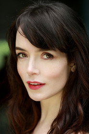 Valene Kane no elenco de Thirteen