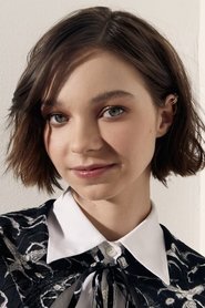 Emma Myers no elenco de Wandinha