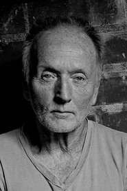 Tobin Bell no elenco de A Boneca do Mal