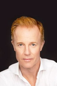 David James Lewis no elenco de Escondidos