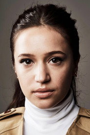 Gideon Adlon no elenco de The Society