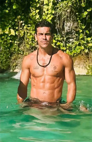 Mario Casas no elenco de O Bar