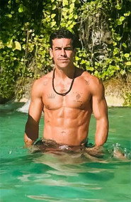 Mario Casas no elenco de O Bar