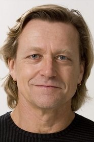 Michael Hurst no elenco de Ataque à Cabana