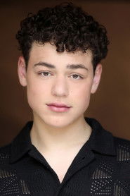 Julian Lerner no elenco de O Verão que Mudou Tudo