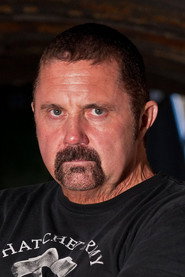 Kane Hodder no elenco de Terror no Pântano
