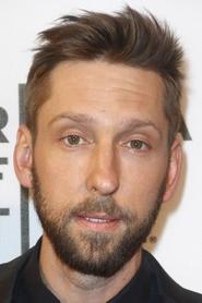 Joel David Moore no elenco de Terror no Pântano