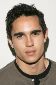 Max Minghella no elenco de Cara-de-Barro