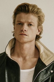 Tom Rhys Harries no elenco de Cara-de-Barro