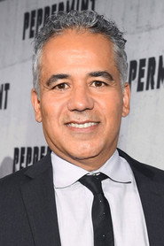 John Ortiz no elenco de Kong: A Ilha da Caveira