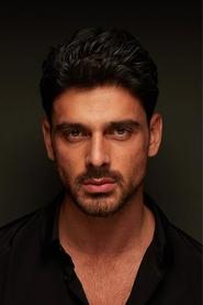 Michele Morrone no elenco de Outro Pequeno Favor
