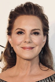 Elizabeth Perkins no elenco de Outro Pequeno Favor