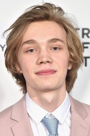 Charlie Plummer no elenco de A Longa Marcha: Caminhe ou Morra