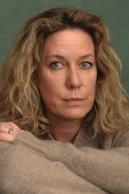 Anna Crilly no elenco de Missão Refúgio